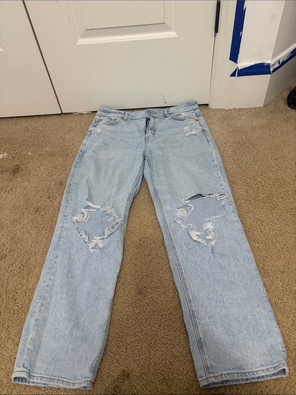 American Eagle Outfitters Light Blue Distressed Boyfriend Jeans